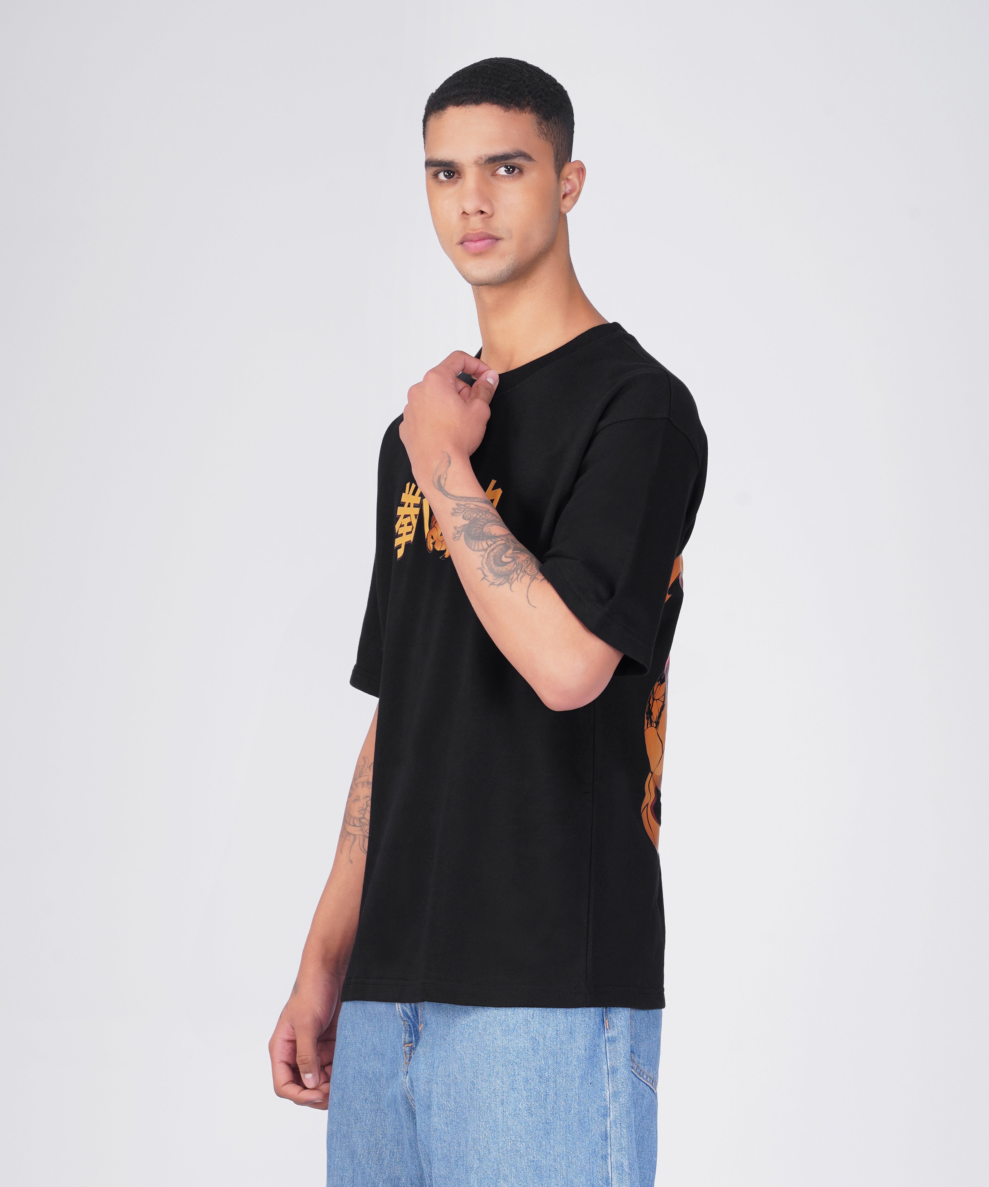 “FIST HUNTER” OVERSIZED TSHIRT