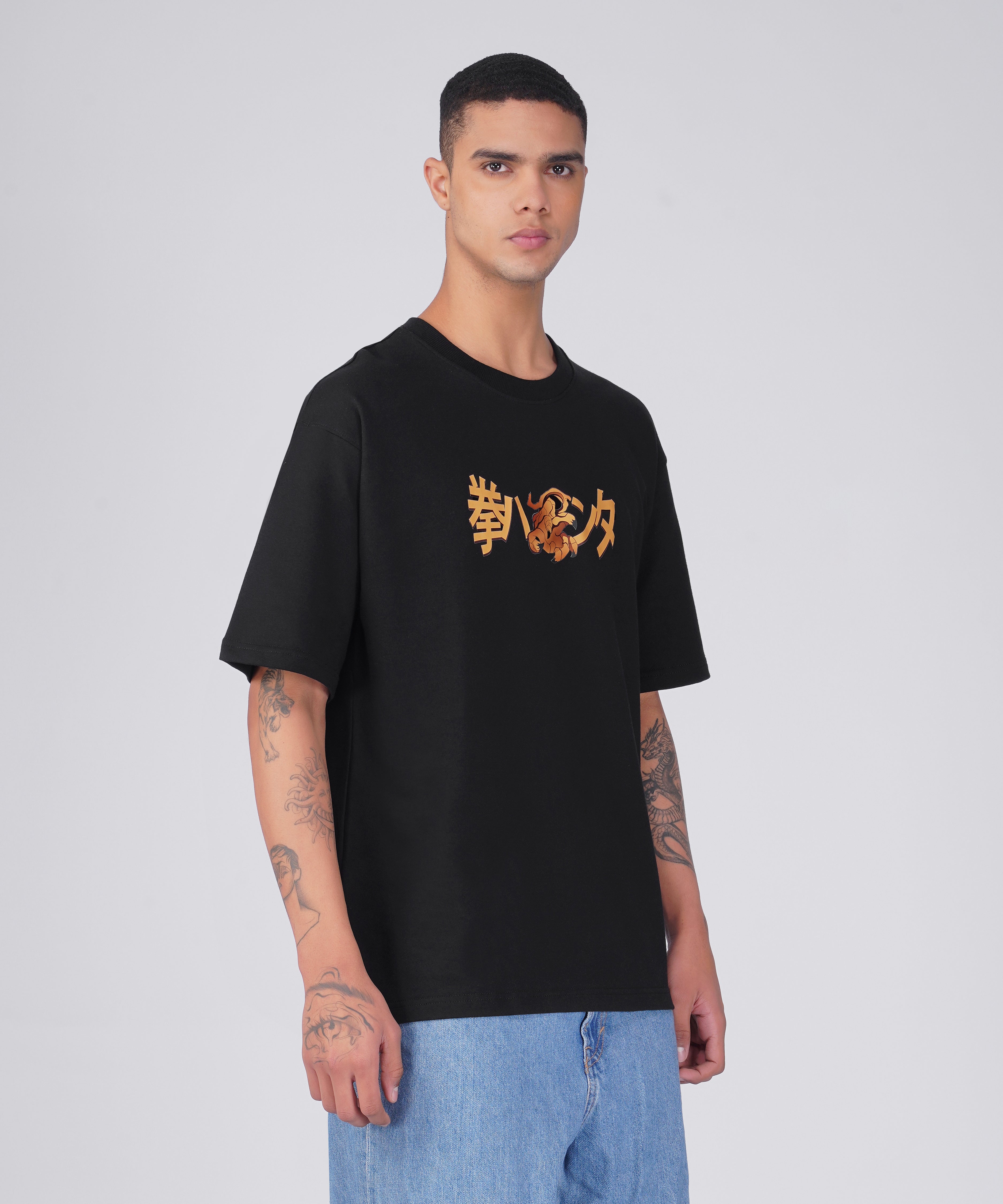 “FIST HUNTER” OVERSIZED TSHIRT