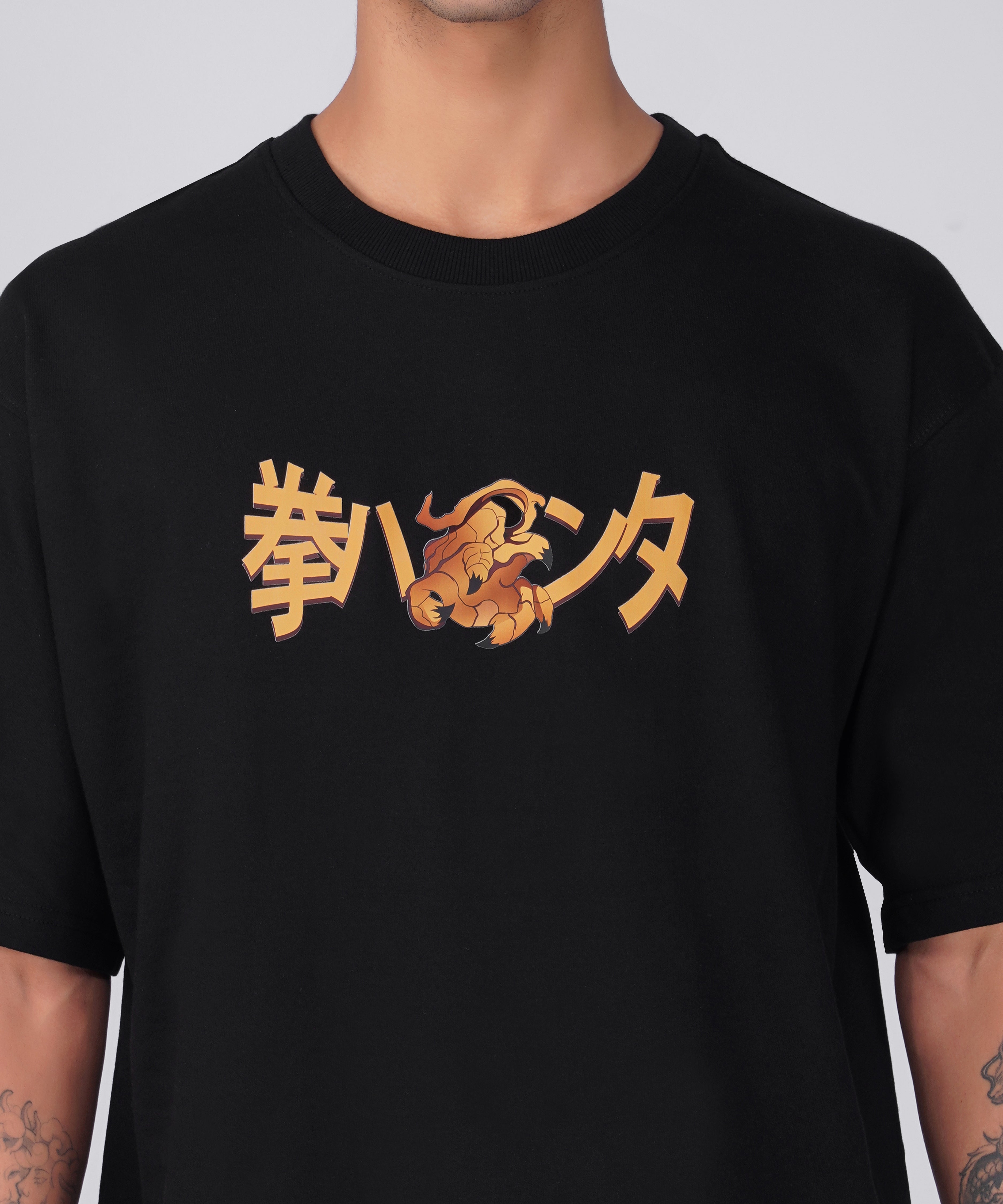 “FIST HUNTER” OVERSIZED TSHIRT