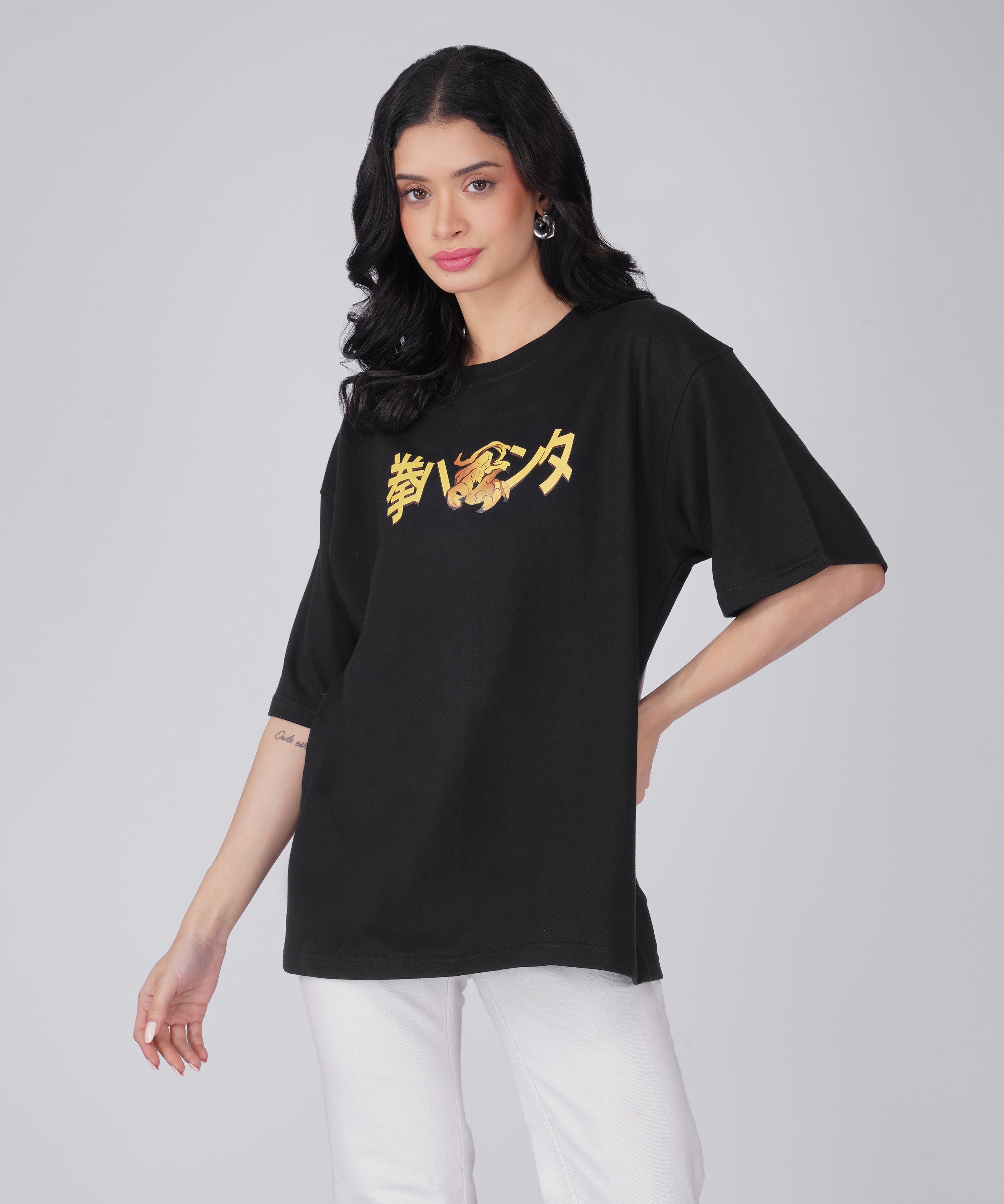 “FIST HUNTER” OVERSIZED TSHIRT