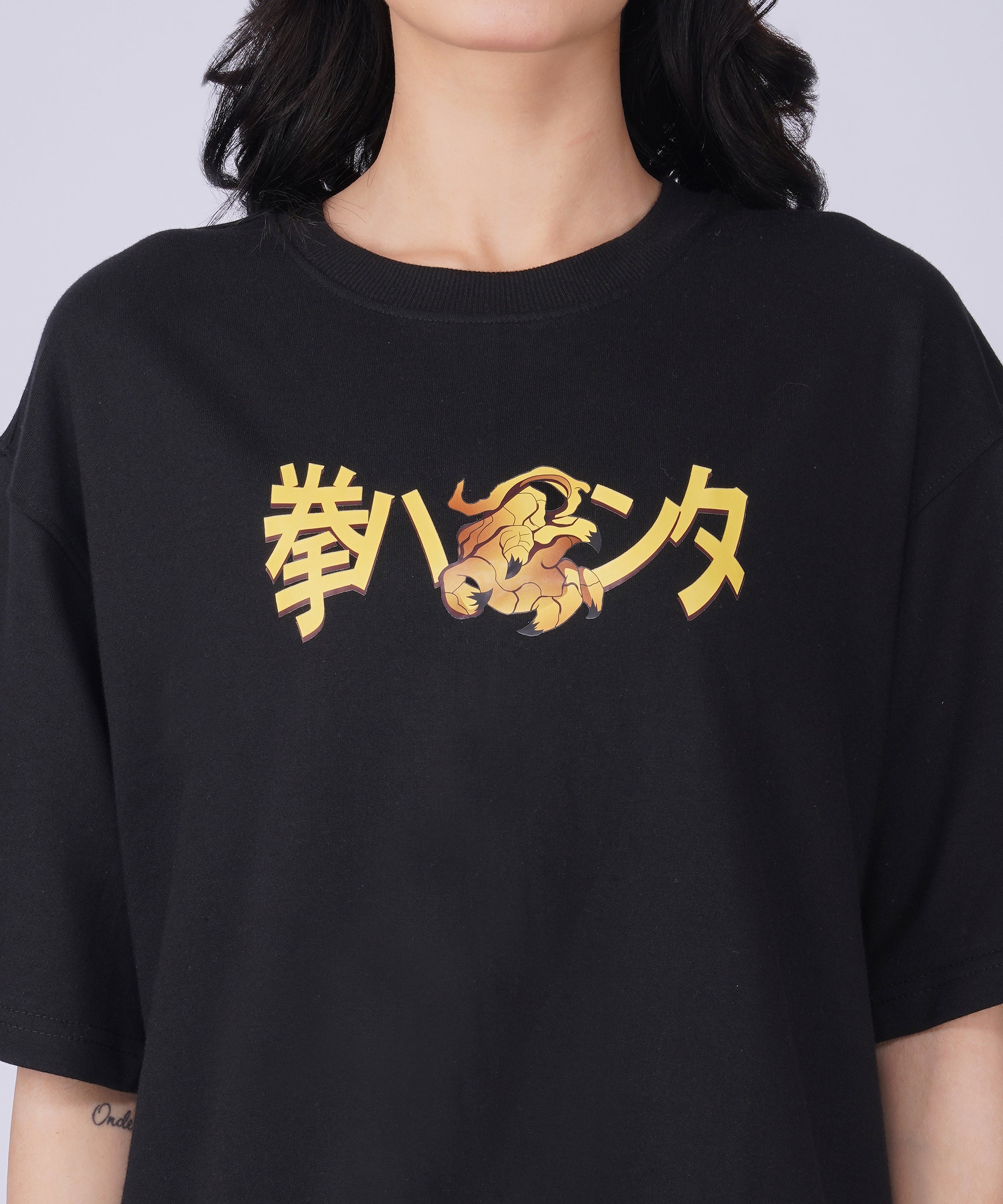 “FIST HUNTER” OVERSIZED TSHIRT